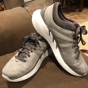 Hoka One Tivra size 8 shoes